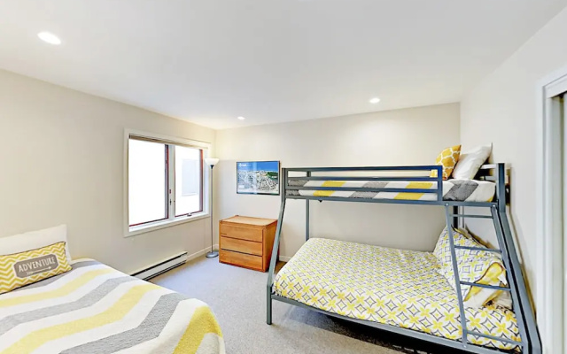 photo 3 of Vail Valley Condo #22 3 Bedrooms 3 Bathrooms Condo