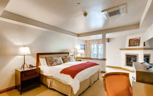 photo 3 of Vail Village King Hotel Room