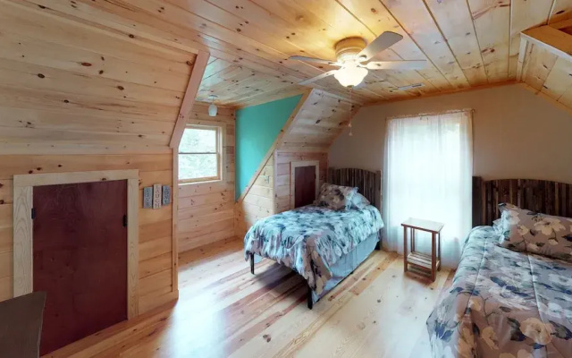 photo 5 of Valley Cabin - 4 Br Cabin