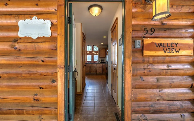 photo 2 of Valley View Cabin - 4 Br Cabin