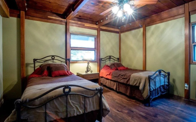 photo 4 of Valley View Lodge