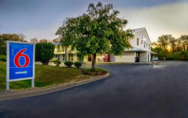photo 2 of Value Inn Jeffersonville