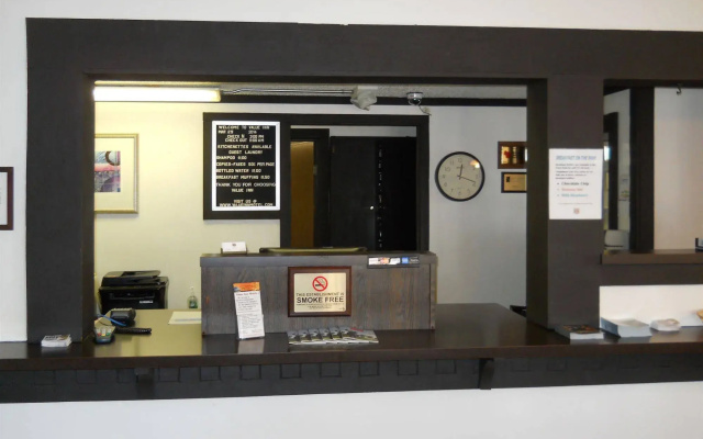 photo 2 of Value Inn Milwaukee Airport South