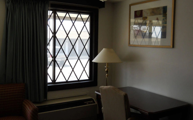 photo 3 of Value Inn Milwaukee Airport South