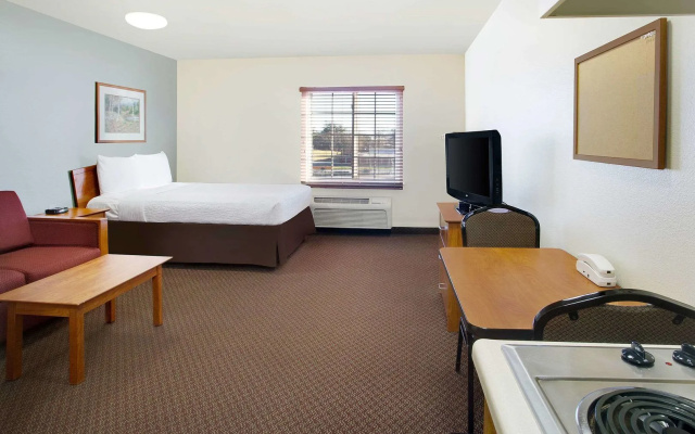 photo 5 of WoodSpring Suites Baton Rouge East I-12