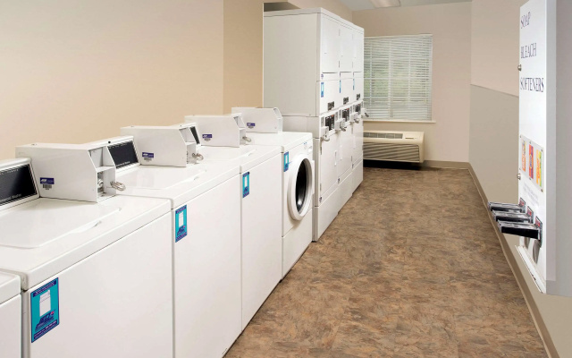 photo 2 of WoodSpring Suites Louisville Clarksville