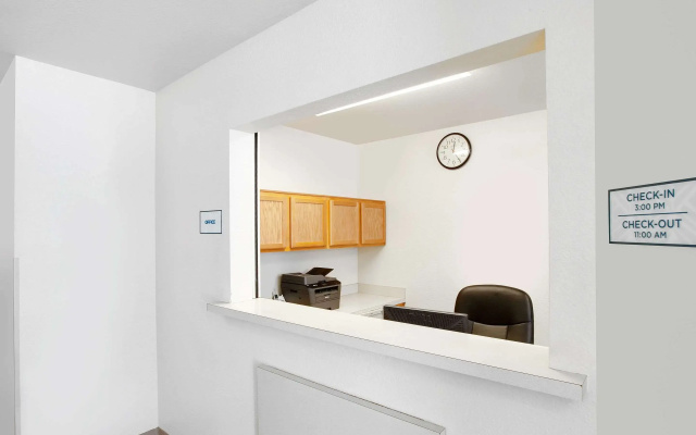 photo 2 of WoodSpring Suites Houston I-45 Airtex