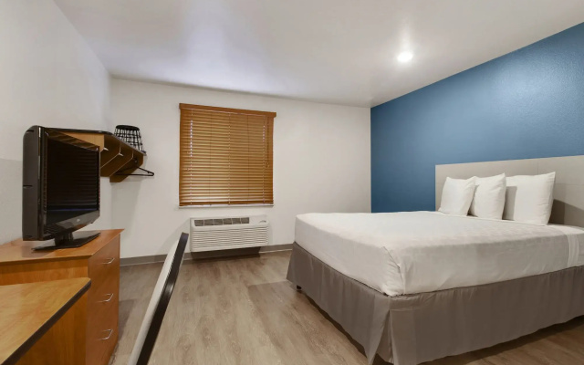 photo 3 of WoodSpring Suites Houston I-45 Airtex