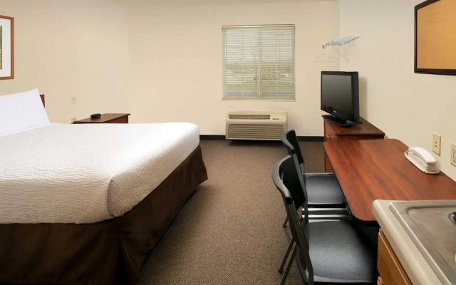 photo 3 of WoodSpring Suites Jacksonville Beach Blvd