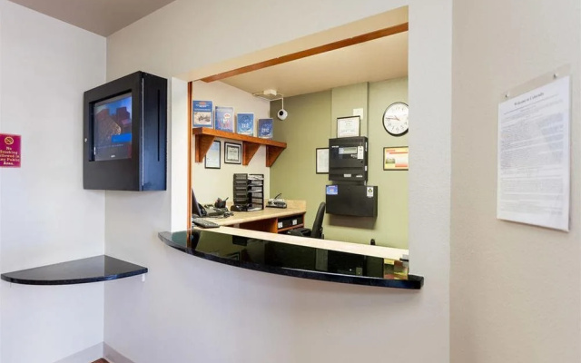 photo 2 of Studio 6 Extended Stay Cincinnati Sharonville OH