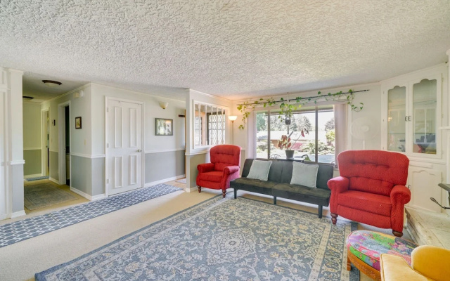photo 2 of Vancouver Vacation Rental ~ 16 Mi to Portland!