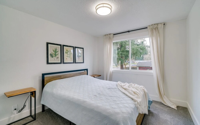 photo 4 of Vancouver Vacation Rental 16 Mi to Portland!