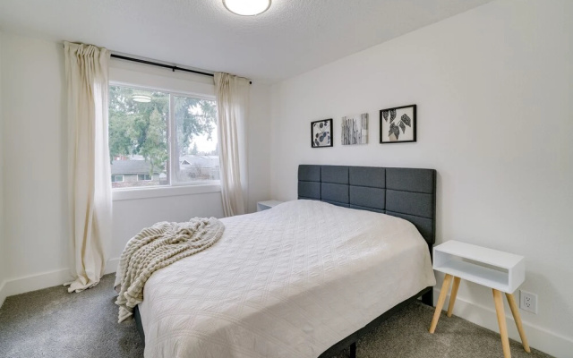 photo 5 of Vancouver Vacation Rental 16 Mi to Portland!