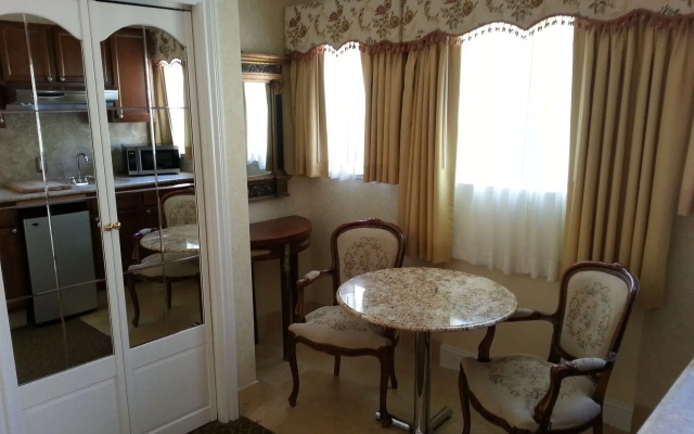 photo 3 of Vendange Carmel Inn & Suites