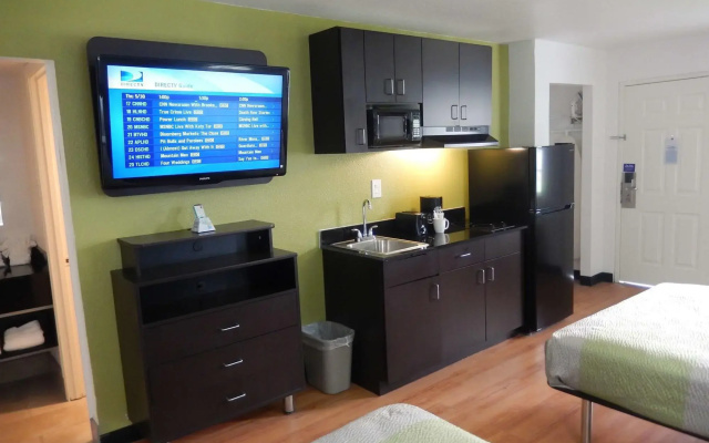 photo 4 of Studio 6-Houston, TX - Intercontinental Airport South