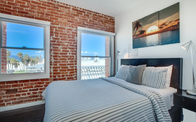 photo 2 of Venice Breeze Suites