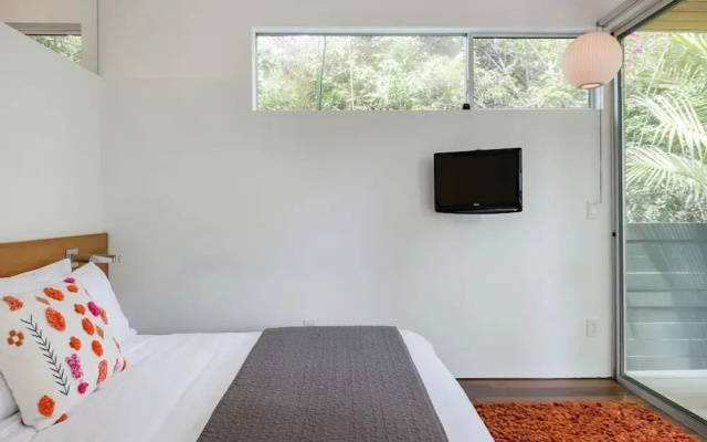 photo 5 of Venice Place - 1 BR Contemporary Guest House 100% Solar Border with Santa Monica