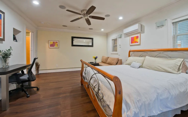 photo 2 of Venice Studio With Outdoor Cabana Studio Bedroom Apts by RedAwning