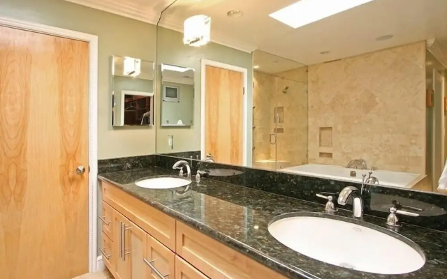 photo 5 of Venice Studio With Outdoor Cabana Studio Bedroom Apts by RedAwning