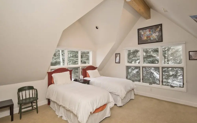 photo 2 of Vermont Road Chalet