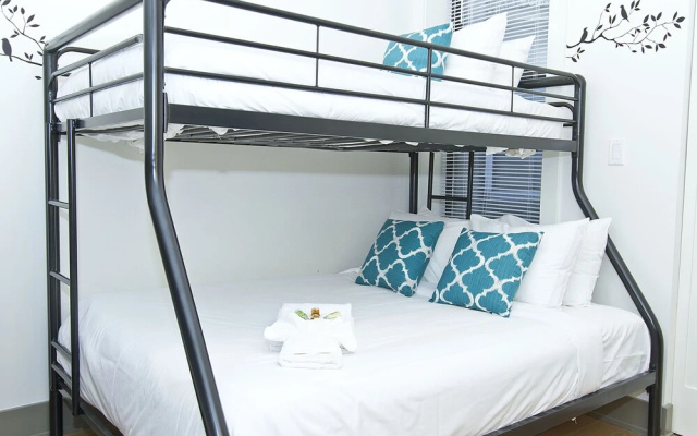 photo 4 of Vibrant 2BR in Wrigleyville by Sonder