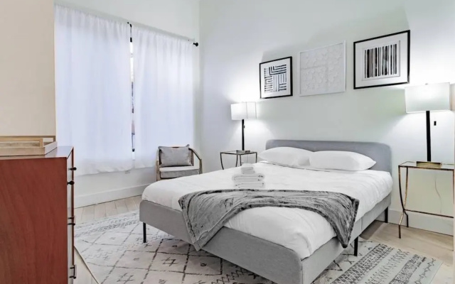 photo 3 of Vibrant 2 br Luxe Flat Adjacent Eastern Market Walk to Metro Barracks Row Capitol Hill