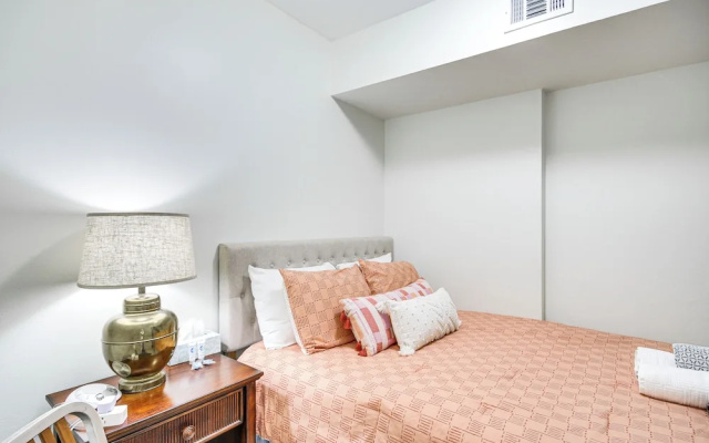photo 2 of Vibrant Columbia Condo - 3 Blocks to USC Campus!