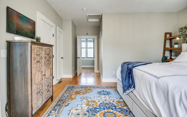 photo 5 of Vibrant Downtown Cincinnati Townhome w/ Sauna!
