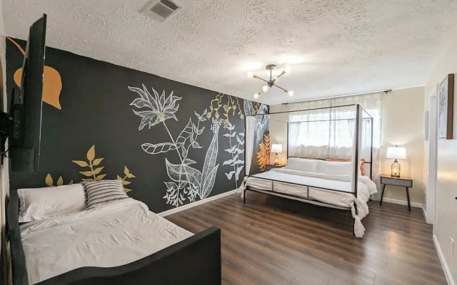 photo 2 of Vibrant Getaway Say Hello to the Best of Houston