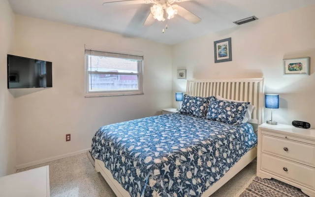 photo 2 of Vibrant Largo Home: Heated Pool, Lake Views!