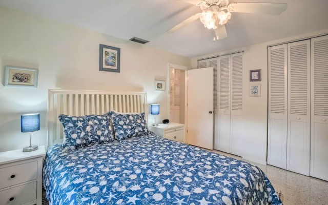 photo 4 of Vibrant Largo Home: Heated Pool, Lake Views!
