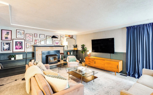 photo 2 of Vibrant Tacoma Retreat, Near Point Defiance Park!