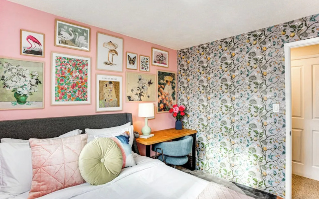 photo 5 of Vibrant Tacoma Retreat, Near Point Defiance Park!