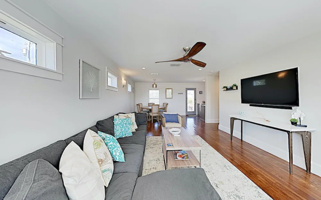 photo 2 of Victoria House 3 Bedrooms 2 Bathrooms Home