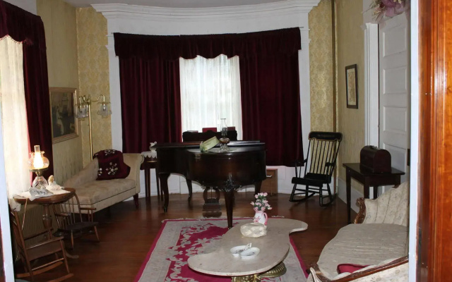 photo 4 of Victorian Charm Inn