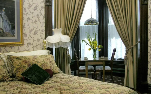 photo 2 of Victorian Inn