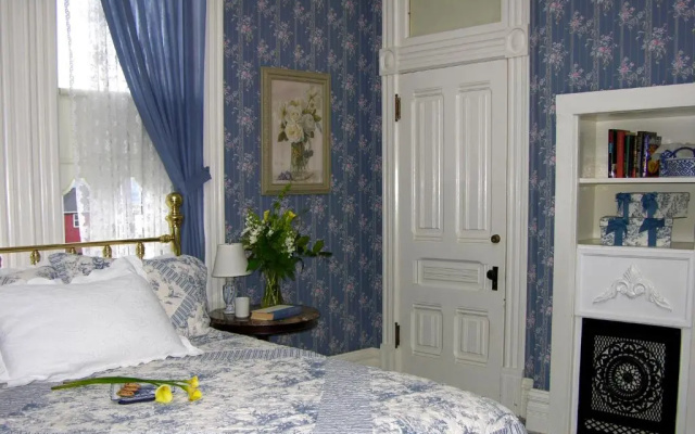 photo 5 of Victorian Inn