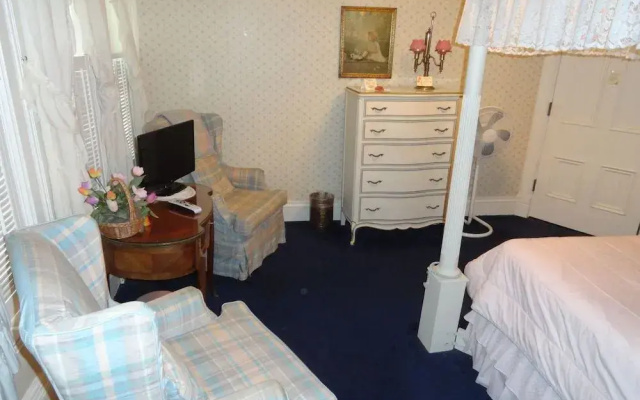 photo 2 of Victorian Inn Bed and Breakfast