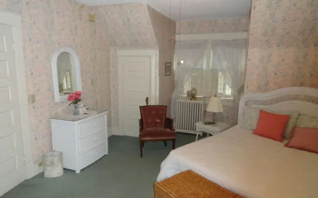 photo 4 of Victorian Inn Bed and Breakfast