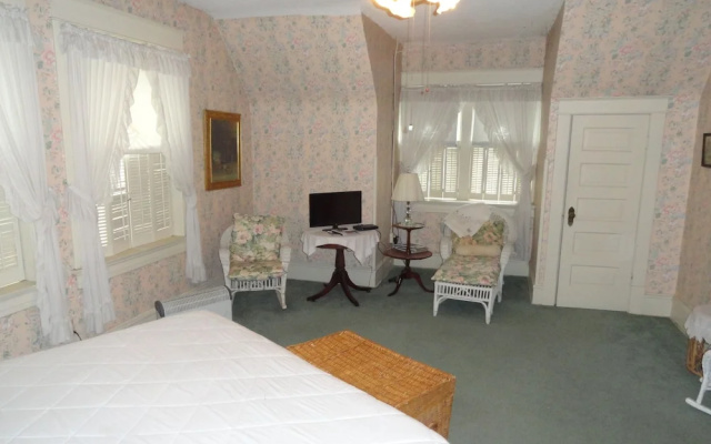 photo 5 of Victorian Inn Bed and Breakfast
