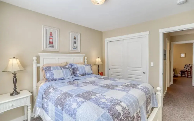 photo 3 of Victoria's and Bent Beach Cottage's Combo