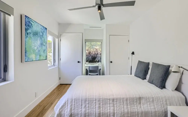 photo 2 of Villa Ardmore, 3 Bedrooms, 3.5 Baths, Pool