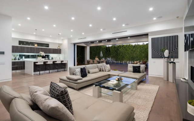 photo 2 of Villa California