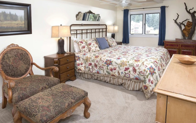 photo 2 of Cortina #150 2 Bedroom Condo by RedAwning