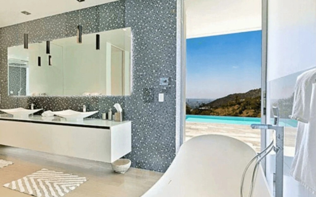 photo 3 of Villa Hollywood Jewel