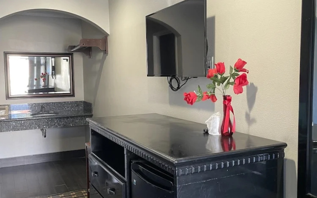photo 5 of Villa Inn & Suites