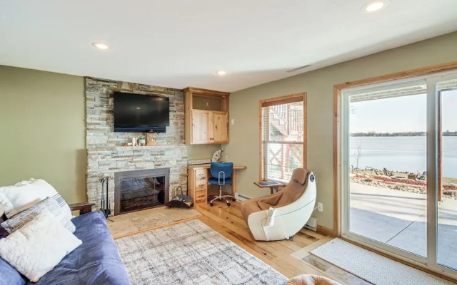 photo 4 of Villa on Lake Darling: Fire Pit, Deck & Bbq!