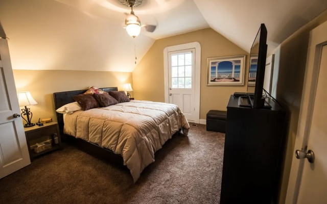 photo 5 of Villa on Meridian - Carriage House