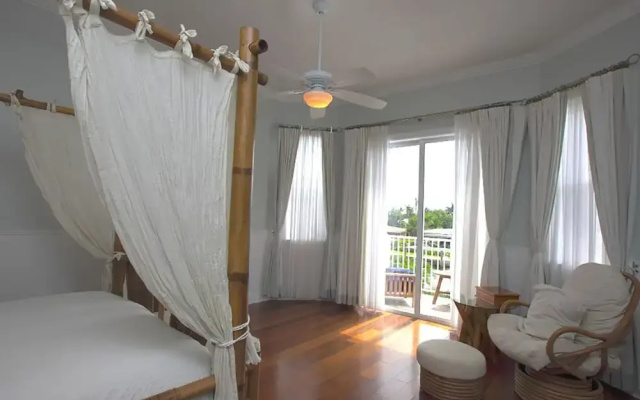 photo 4 of Luxurious Waterfront Villa W/Heated Saltwater Pool