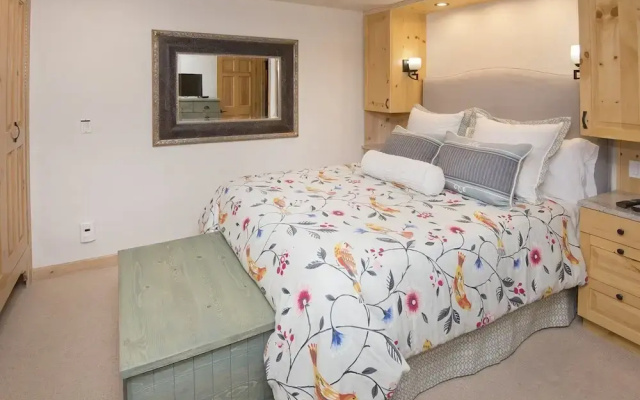 photo 3 of Village Center Condo 1G